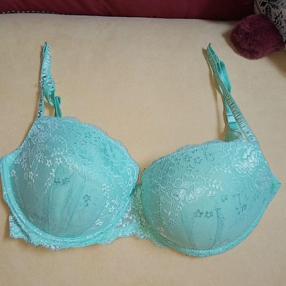 Candies 38DD lace bra. Mint green.